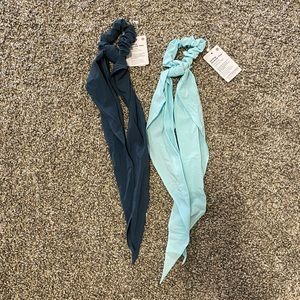 NWT Lululemon Uplifting Scrunchies